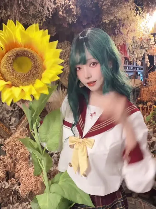 ElyEE子 cosplay album ElyEE子 as Kazami Yuuka - School Uniform Cosplay - Video 27